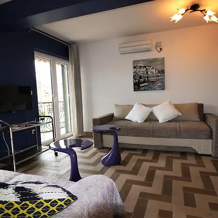 Apartment Center *